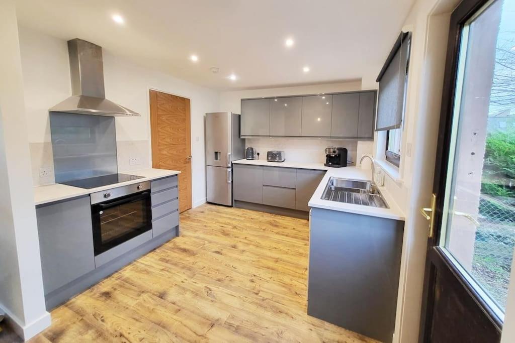 Ness Riverfront Holiday Home - City Centre Inverness Ngoại thất bức ảnh