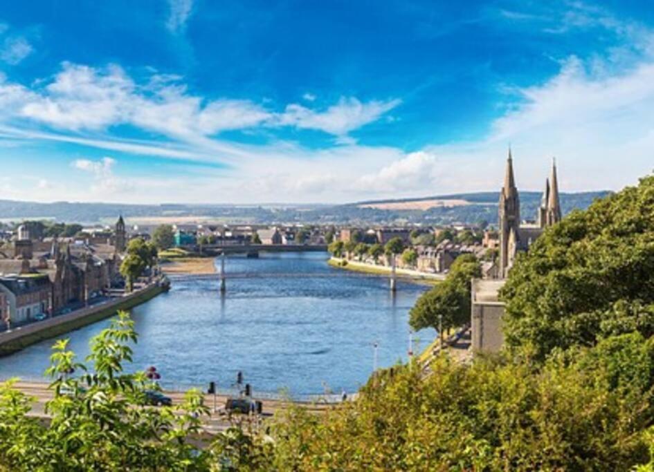Ness Riverfront Holiday Home - City Centre Inverness Ngoại thất bức ảnh