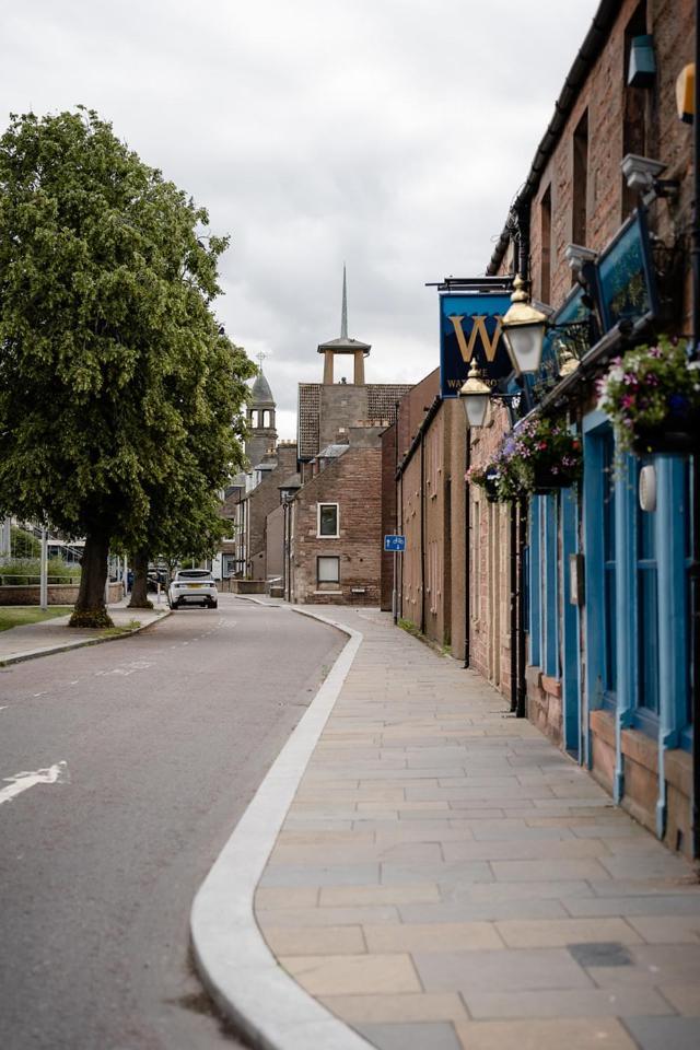 Ness Riverfront Holiday Home - City Centre Inverness Ngoại thất bức ảnh
